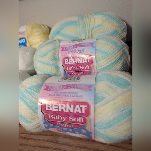 Vintage Bernat Baby Soft Yarn Bundle 6 Skiens 2 white 3 Verigated 1 Yellow - Picture 2 of 11